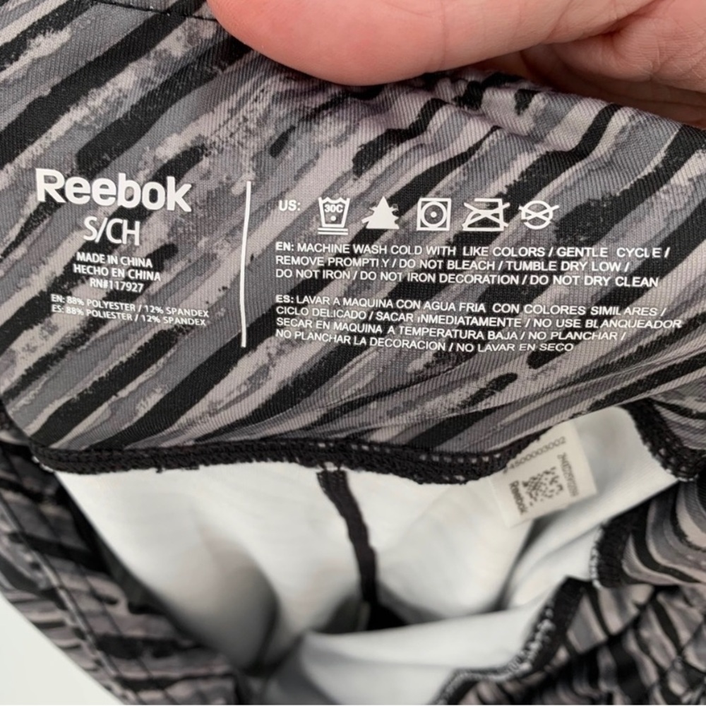 Reebok Black & Gray Crop Capri Leggings - Picture 5 of 5